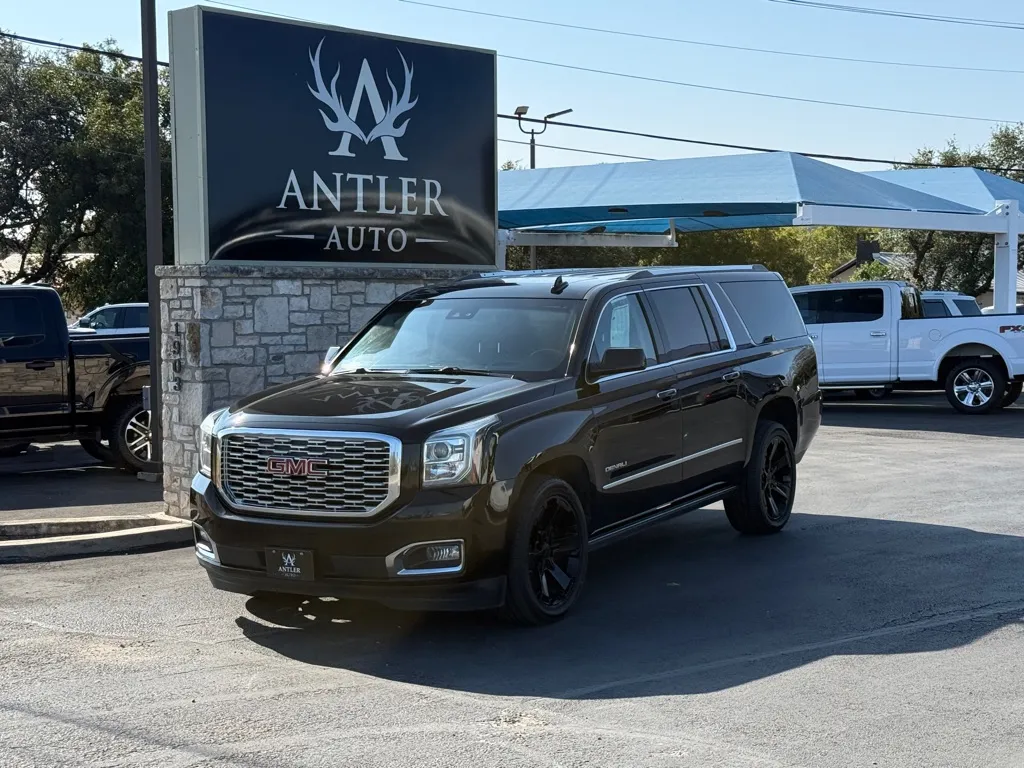 Black 2019 GMC YUKON XL DENALI for sale in Kerrville, TX