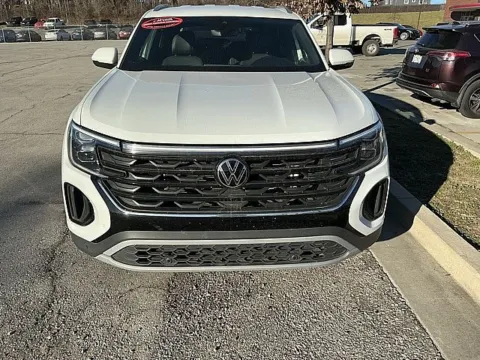Photos of 2024 Volkswagen Atlas Cross Sport 2.0T SE w/Technology for sale in Kansas City, MO at Jeremy Franklin Mitsubishi