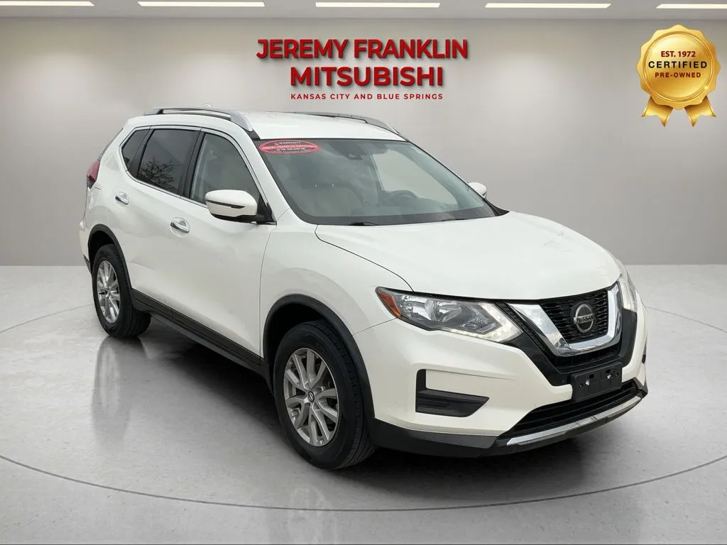 White 2020 Nissan Rogue SV for sale in Kansas City, MO