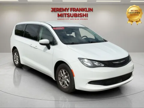White 2023 Chrysler Voyager LX for sale in Kansas City, MO