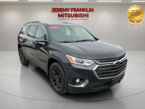 Gray 2021 Chevrolet Traverse LT for sale in Kansas City, MO