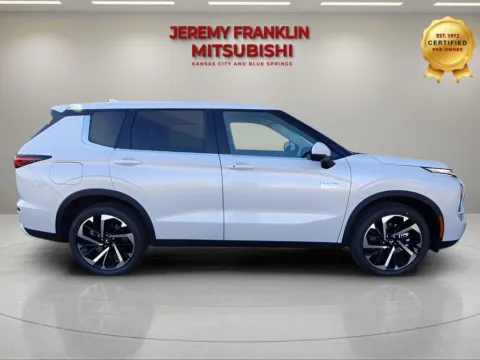 Photos of 2025 Mitsubishi Outlander PHEV SE for sale in Kansas City, MO at Jeremy Franklin Mitsubishi