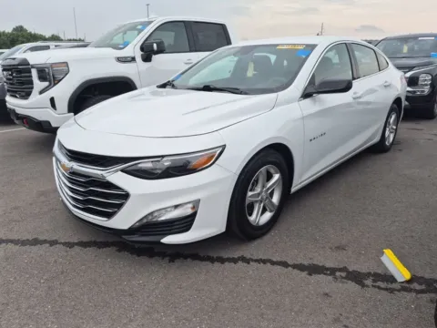 White 2023 Chevrolet Malibu LT for sale in Kansas City, MO