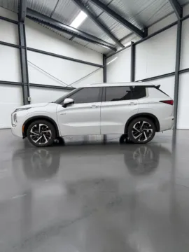 More photos of 2025 Mitsubishi Outlander PHEV SEL at Jeremy Franklin Mitsubishi, MO