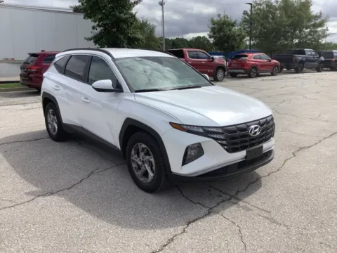 White 2024 Hyundai Tucson SEL for sale in Kansas City, MO