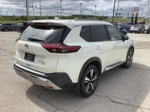 More photos of 2021 Nissan Rogue Platinum at Jeremy Franklin Mitsubishi, MO