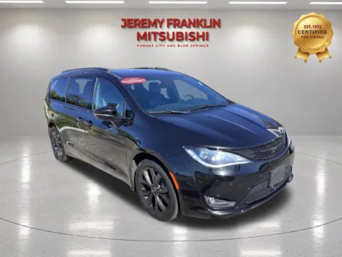 Black 2020 Chrysler Pacifica Limited for sale in Kansas City, MO