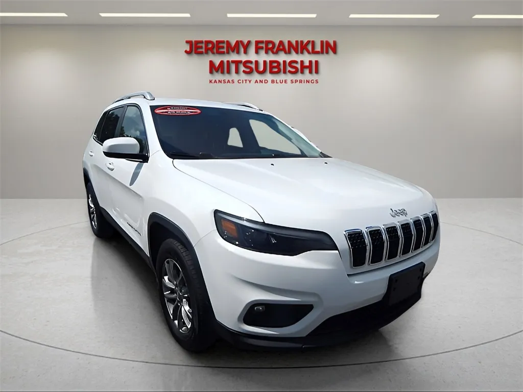 White 2021 Jeep Cherokee Latitude Lux for sale in Kansas City, MO