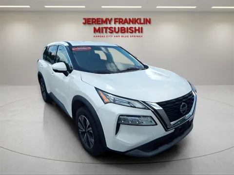 White 2021 Nissan Rogue SV for sale in Kansas City, MO