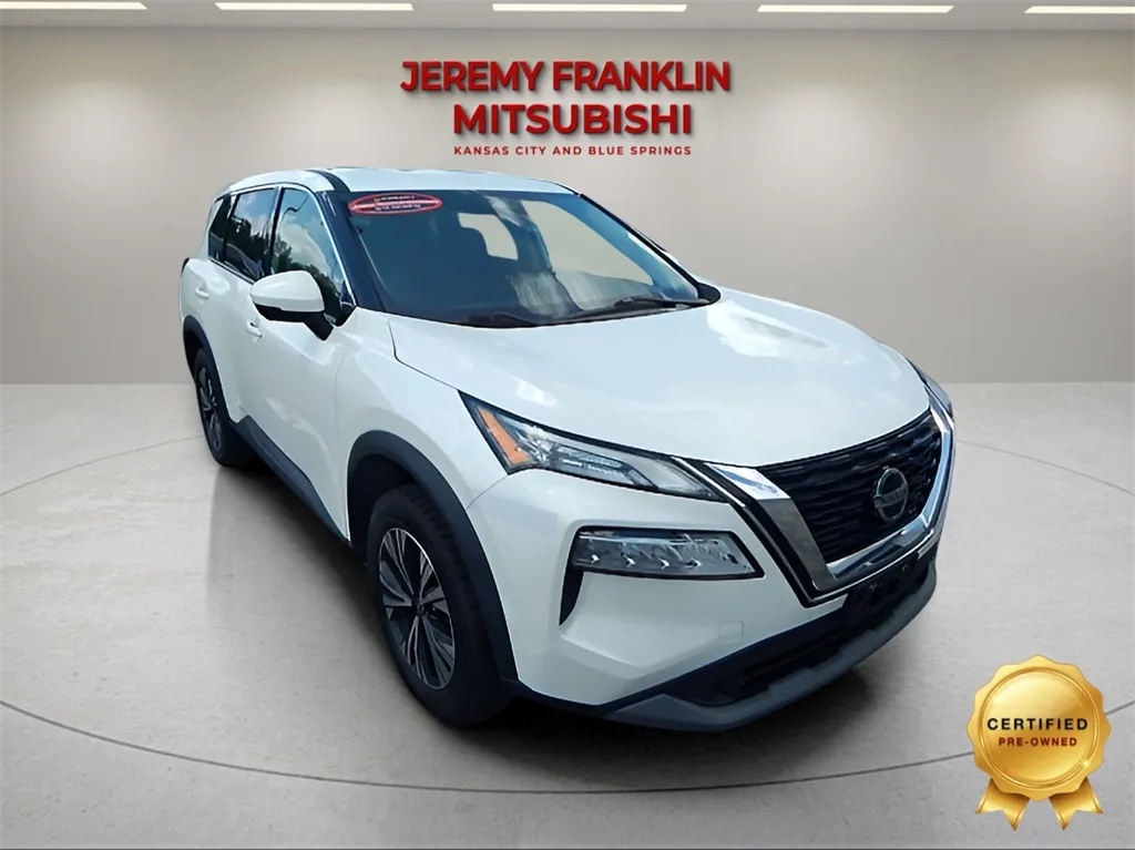 White 2021 Nissan Rogue SV for sale in Kansas City, MO