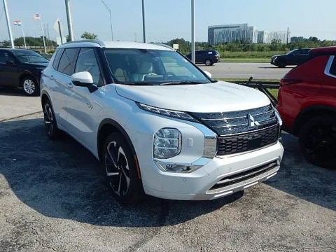 White 2023 Mitsubishi Outlander PHEV SEL for sale in Kansas City, MO