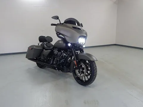 Gray 2019 Harley-Davidson Street Glide MotorCycle for sale in Kansas City, MO