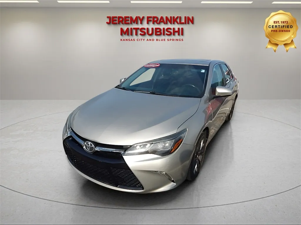 Beige 2016 Toyota Camry XSE V6 for sale in Kansas City, MO