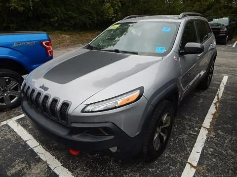 Silver 2017 Jeep Cherokee Trailhawk for sale in Kansas City, MO