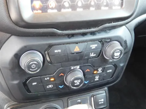 More photos of 2022 Jeep Renegade Latitude at Jeremy Franklin Automotive of Blue Springs, MO