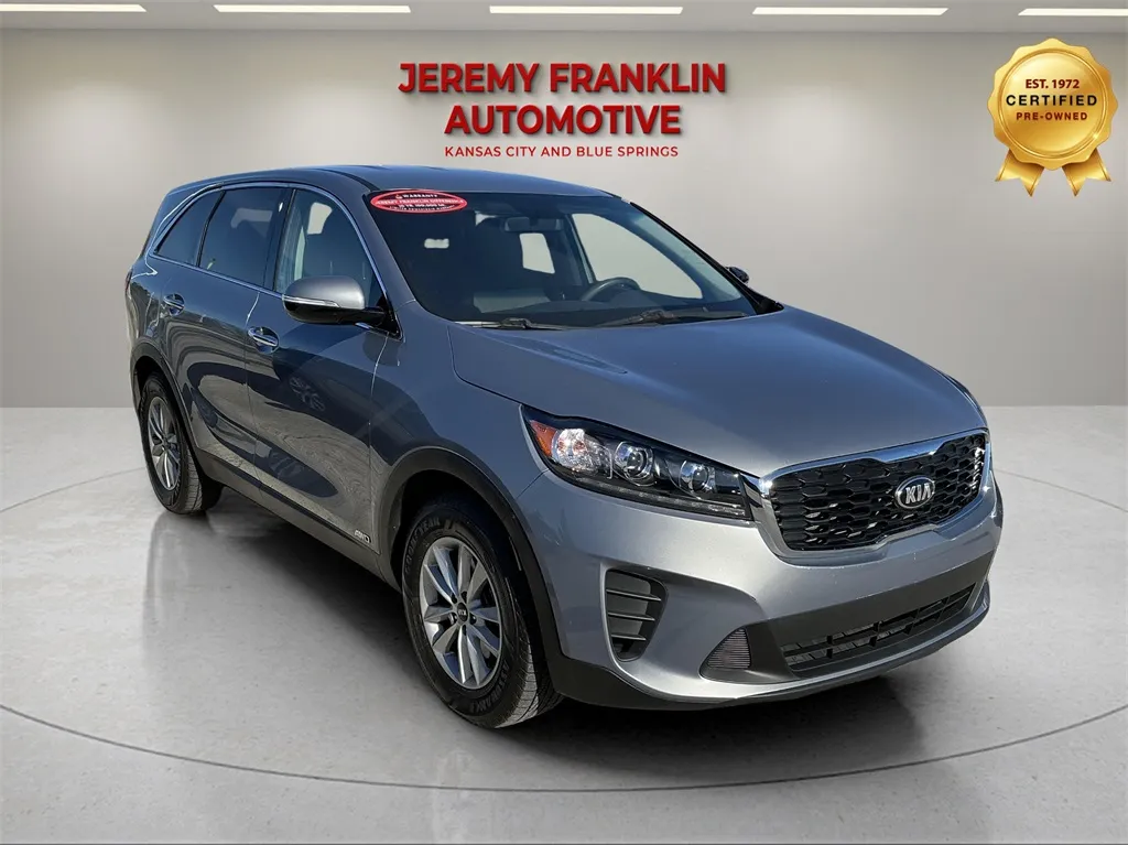 Silver 2020 Kia Sorento LX for sale in Blue Springs, MO