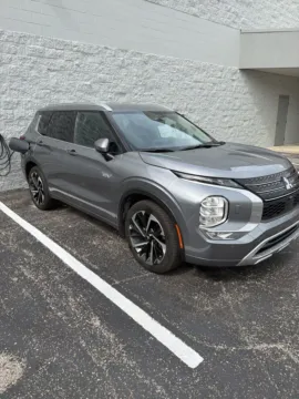 More photos of 2023 Mitsubishi Outlander PHEV SEL at Jeremy Franklin Automotive of Blue Springs, MO
