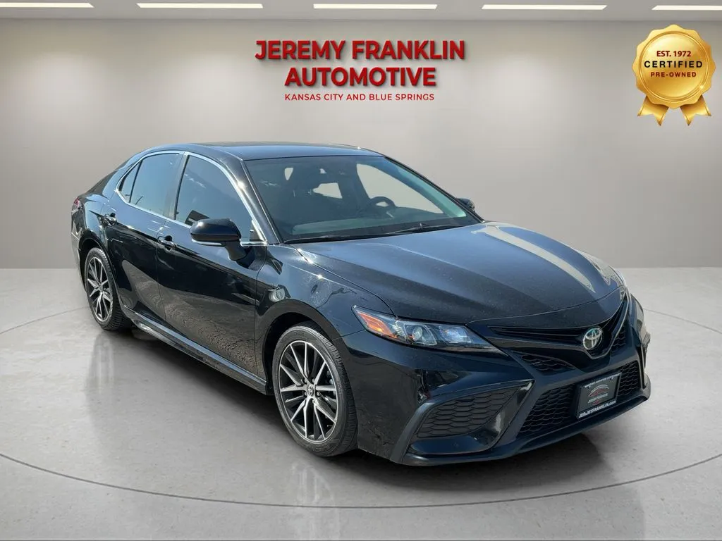 Black 2023 Toyota Camry SE for sale in Blue Springs, MO