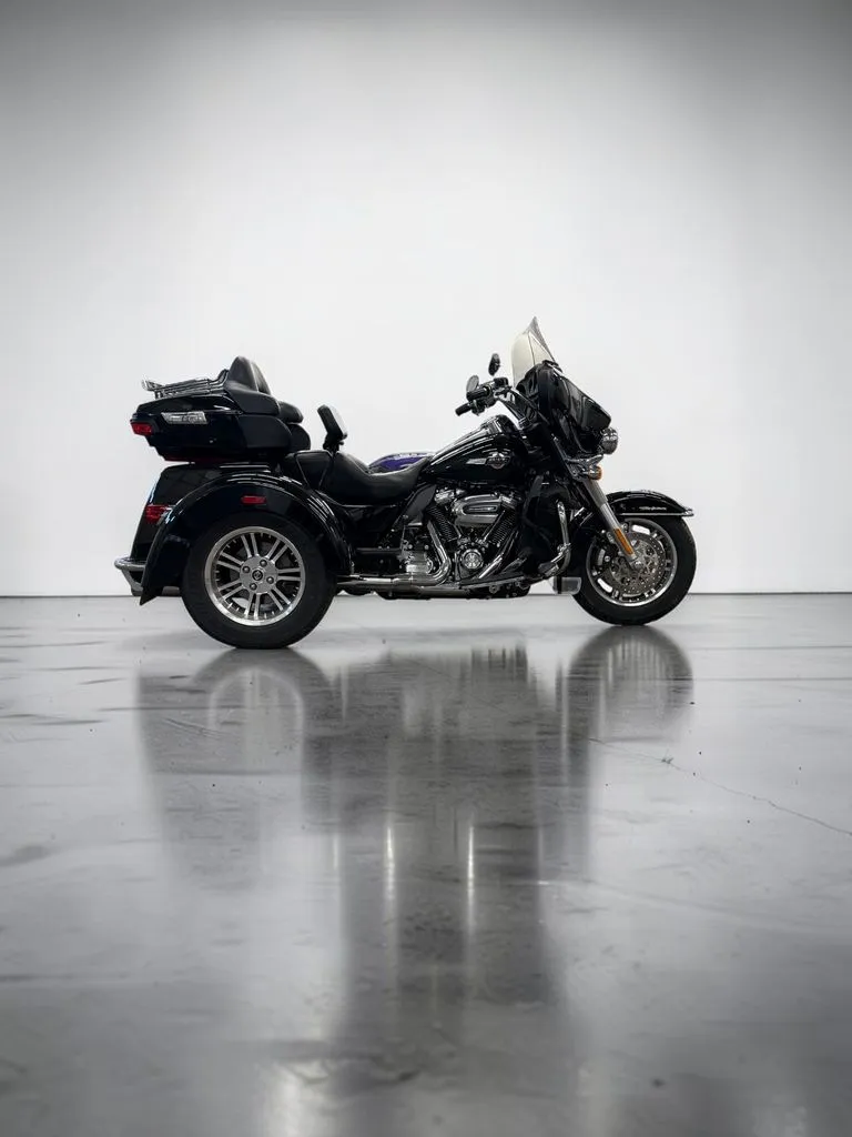 Red 2023 Harley-Davidson Tri-Glide Ultra Classic FLHTCUTG for sale in Blue Springs, MO