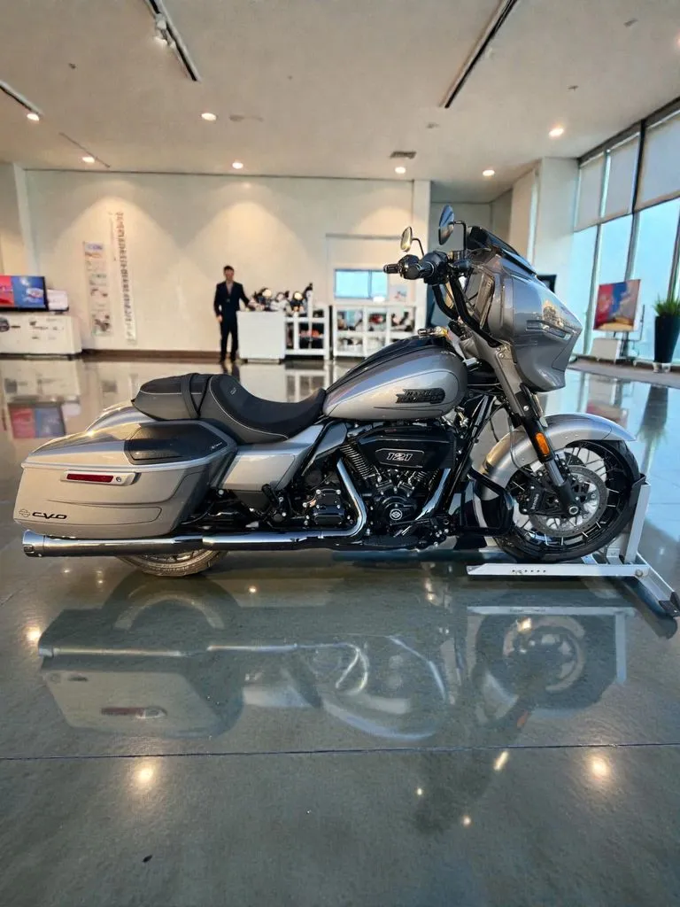 Unknown 2023 Harley-Davidson Street Glide CVO for sale in Blue Springs, MO