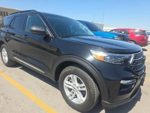 Black 2023 Ford Explorer XLT for sale in Blue Springs, MO