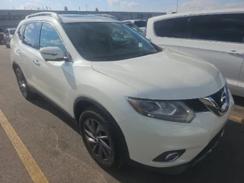 White 2016 Nissan Rogue SL for sale in Blue Springs, MO