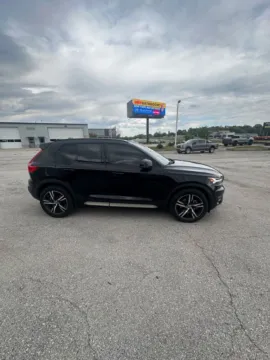 Gray 2021 Volvo XC40 R-Design for sale in Blue Springs, MO