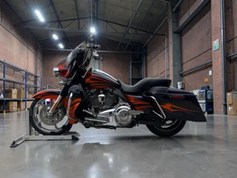 More photos of 2015 Harley-Davidson Street Glide CVO at Jeremy Franklin Automotive of Blue Springs, MO