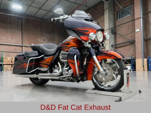 More photos of 2015 Harley-Davidson Street Glide CVO at Jeremy Franklin Automotive of Blue Springs, MO