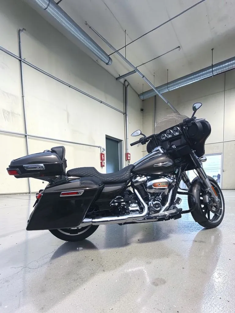 Gray 2021 Harley-Davidson Street Glide 107 for sale in Blue Springs, MO