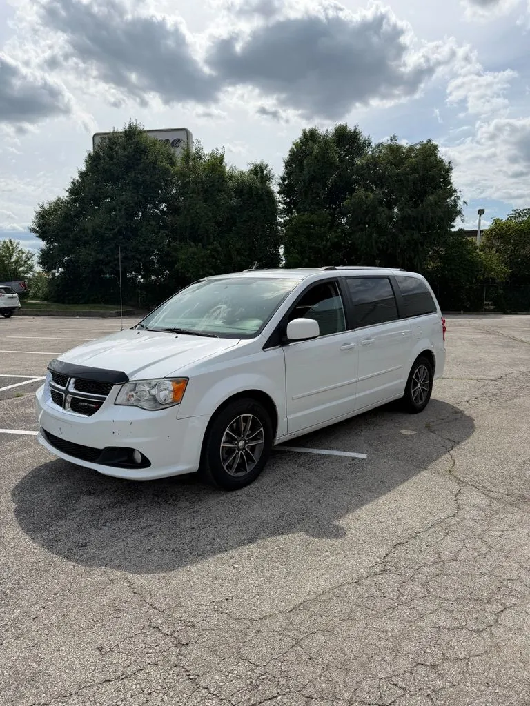 White 2017 Dodge Grand Caravan SXT for sale in Blue Springs, MO