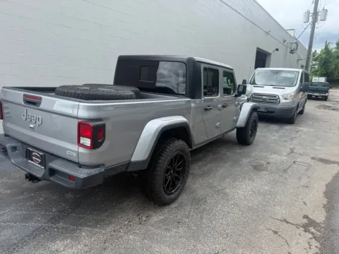 More photos of 2021 Jeep Gladiator Overland at Jeremy Franklin Automotive of Blue Springs, MO