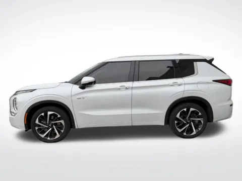 More photos of 2025 Mitsubishi Outlander PHEV SEL at Jeremy Franklin Automotive of Blue Springs, MO