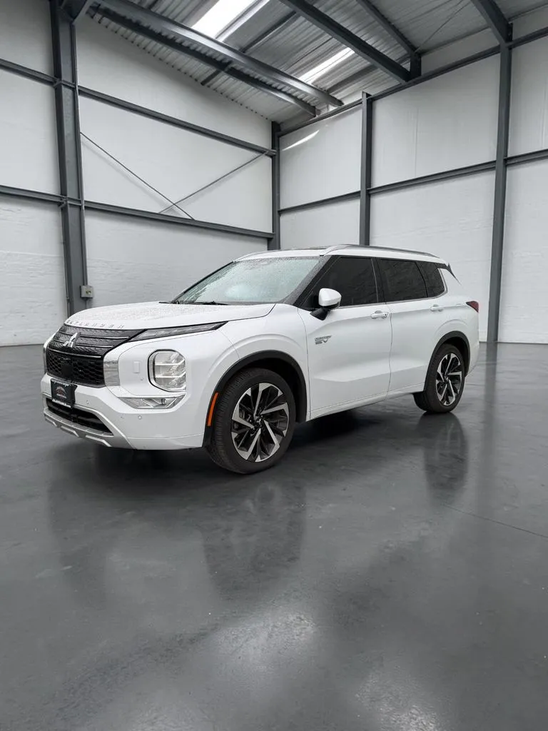 Unknown 2025 Mitsubishi Outlander PHEV SEL for sale in Blue Springs, MO