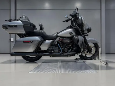 Silver 2019 Harley-Davidson Electra-Glide CVO for sale in Blue Springs, MO