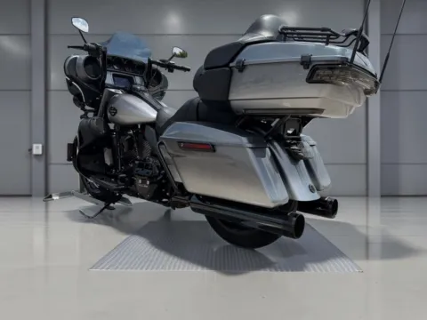 More photos of 2019 Harley-Davidson Electra-Glide CVO at Jeremy Franklin Automotive of Blue Springs, MO