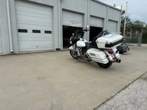 Photos of 2006 Harley-Davidson Electra Glide Ultra Classic for sale in Blue Springs, MO at Jeremy Franklin Automotive of Blue Springs