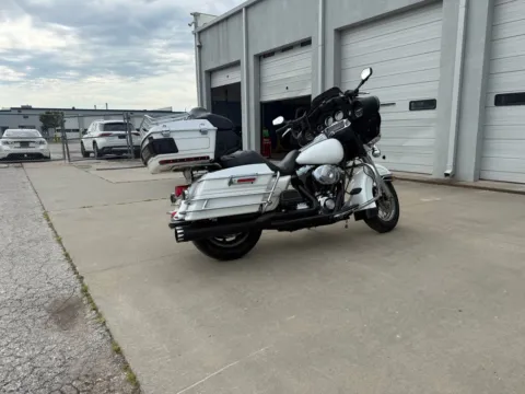 More photos of 2006 Harley-Davidson Electra Glide Ultra Classic at Jeremy Franklin Automotive of Blue Springs, MO