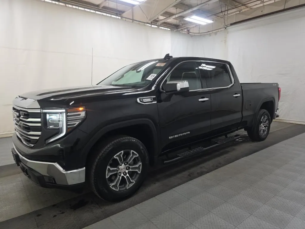 Black 2023 GMC Sierra 1500 SLT for sale in Blue Springs, MO