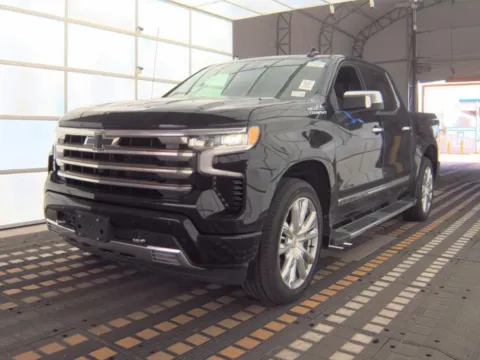 Black 2022 Chevrolet Silverado 1500 High Country for sale in Blue Springs, MO