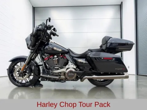 More photos of 2022 Harley-Davidson Street Glide CVO at Jeremy Franklin Automotive of Blue Springs, MO