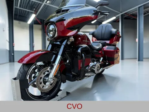 Photos of 2017 Harley-Davidson Street Glide CVO for sale in Blue Springs, MO at Jeremy Franklin Automotive of Blue Springs