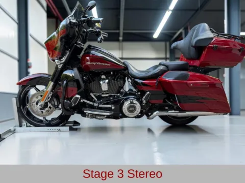 More photos of 2017 Harley-Davidson Street Glide CVO at Jeremy Franklin Automotive of Blue Springs, MO