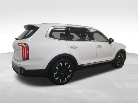 More photos of 2023 Kia Telluride SX at Jeremy Franklin Automotive of Blue Springs, MO
