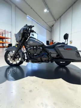More photos of 2022 Harley-Davidson Street Glide Special at Jeremy Franklin Automotive of Blue Springs, MO
