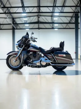 More photos of 2006 Harley-Davidson Electra Glide Ultra Classic CVO at Jeremy Franklin Automotive of Blue Springs, MO