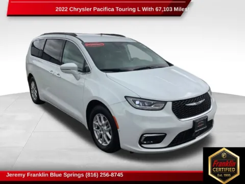 White 2022 Chrysler Pacifica Touring L for sale in Blue Springs, MO