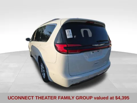 More photos of 2022 Chrysler Pacifica Touring L at Jeremy Franklin Automotive of Blue Springs, MO