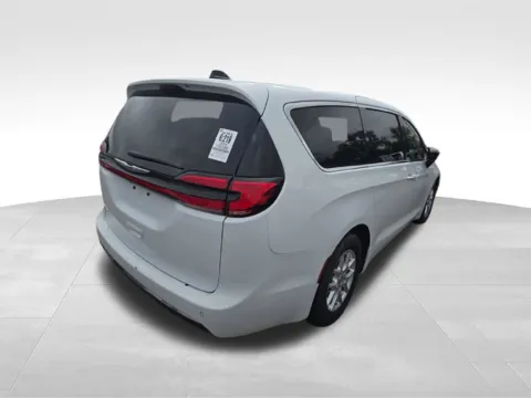 More photos of 2024 Chrysler Pacifica Touring at Jeremy Franklin Automotive of Blue Springs, MO