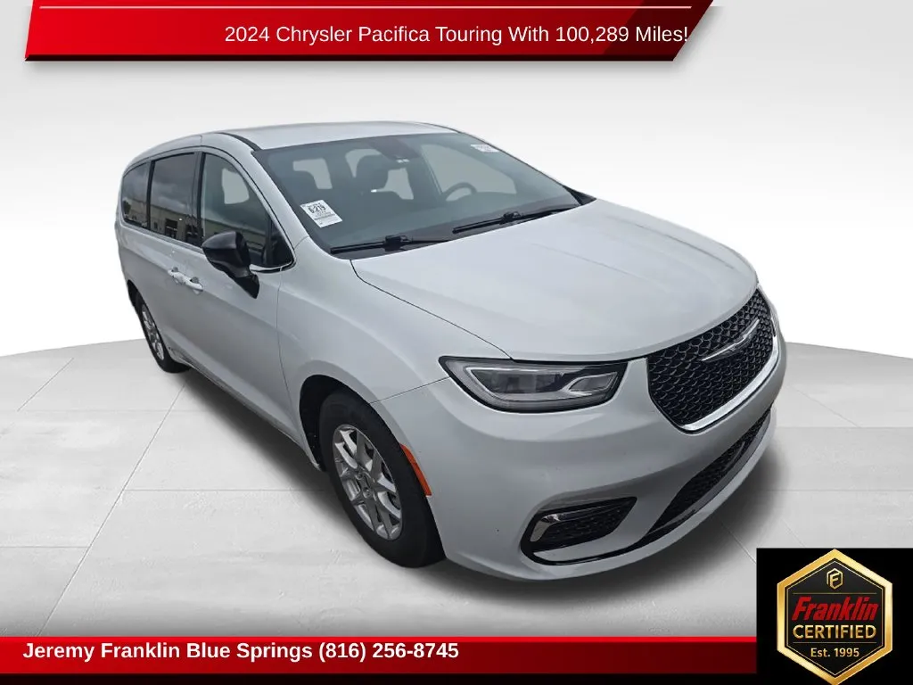White 2024 Chrysler Pacifica Touring for sale in Blue Springs, MO